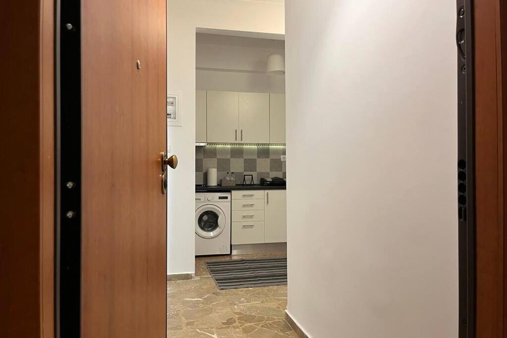 אתונה Pame Rentals - Ideal For 2 In Pagrati מראה חיצוני תמונה